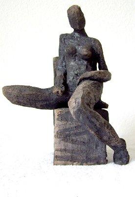 31 SITZENDE 2  23x15x15 Raku Brand  2010